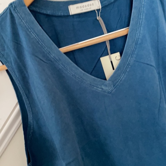 🆕 MODODOC • V-Neck Tank - Picture 2 of 7